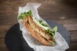 Bajor kolbász wasabi majonézzel Bajor kolbász wasabi majonézzel