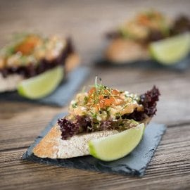 Fokhagymás lazactatár kaviárral Fokhagymás lazactatár kaviárral