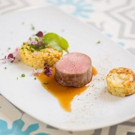 Füstölt borjúszűz, langyos currys vöröslencse-salátával Füstölt borjúszűz, langyos currys vöröslencse-salátával