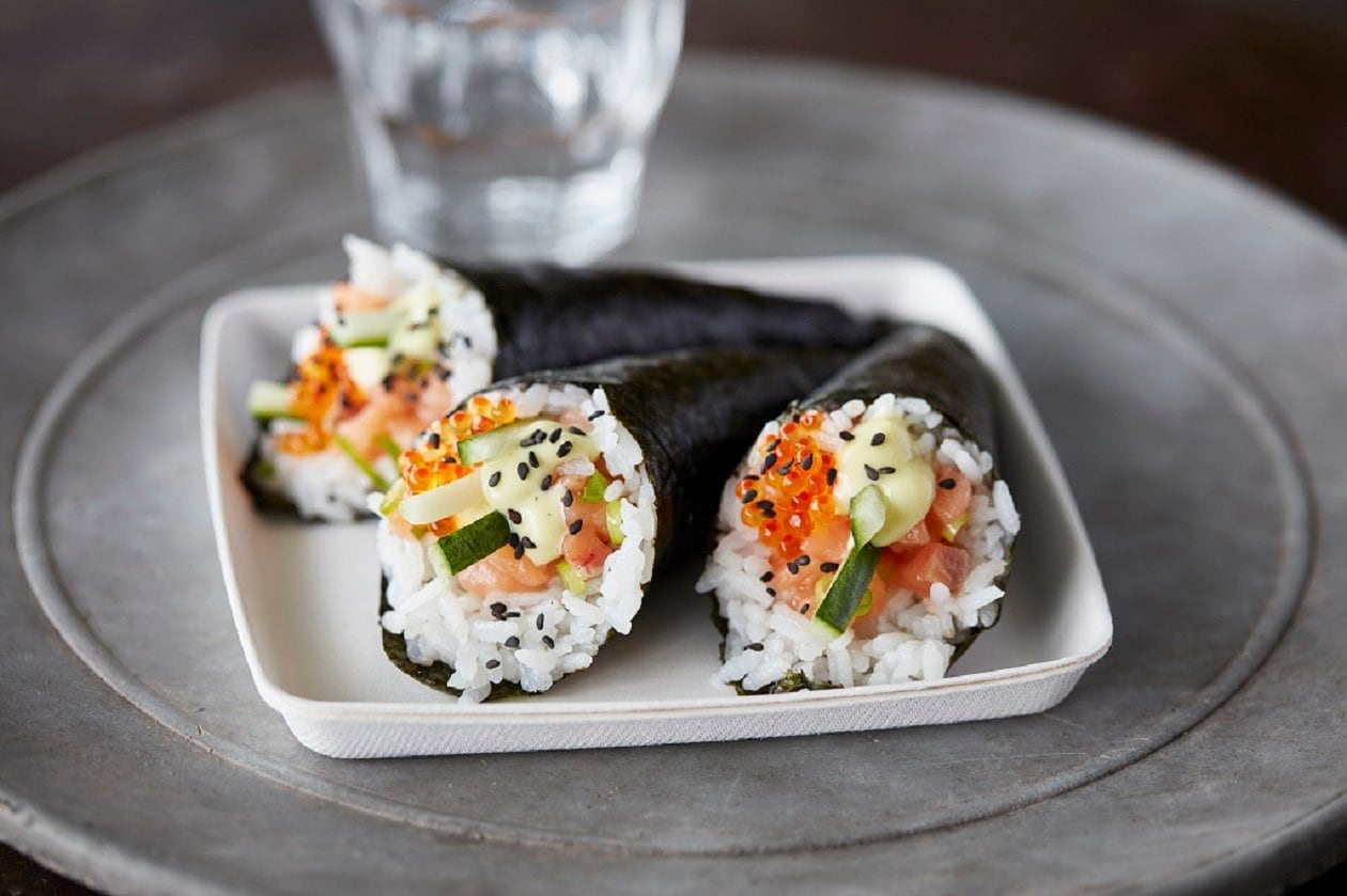 Füstölt lazacos temaki sushi – - Recept