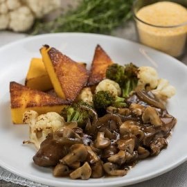 Gombás csirkemájragu sült puliszkával és zöldségekkel (7-10 éves korcsoport)