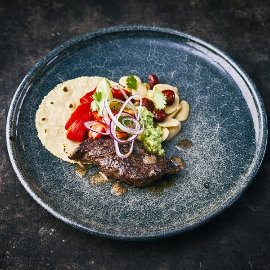 Grillezett hátszín pirított kolbásszal és fehér babbal