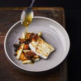 Grillezett rombuszhal, citrusos zöldségekkel, édesburgonya krémmel Grillezett rombuszhal, citrusos zöldségekkel, édesburgonya krémmel