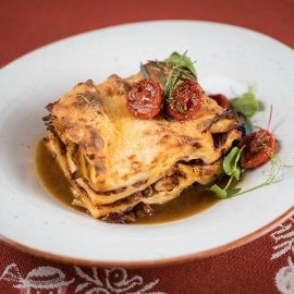 Húsos-babos rakott tészta Húsos-babos rakott tészta