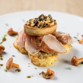 Panchetta-ban sült ördöghal és paradicsomos grissini kéregben sült libamáj, csicsóka “Galette”-en, rókagombával és gyömbér emulzióval Panchetta-ban sült ördöghal és paradicsomos grissini kéregben sült libamáj, csicsóka “Galette”-en, rókagombával és gyömbér emulzióval