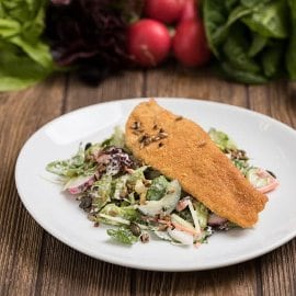 Rántott kókuszos halfilé joghurtos salátával (felnőtt)