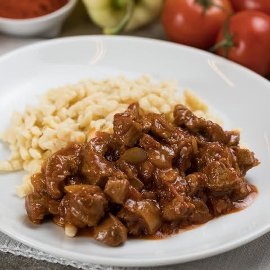 Sertéspörkölt tésztával (7-10 éves korcsoport)