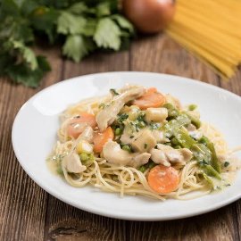 Spagetti csirkés-zöldséges mártással (7-10 éves korcsoport, sómentes alappal)
