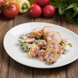 Sült csirkecombfilé majonézes öntettel és salátával (7-10 éves korcsoport)