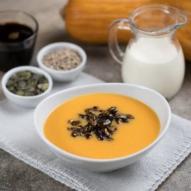 Sütőtök krémleves szójás pirított magokkal (felnőtt, allergénmentes alappal)