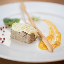 Borjúmáj pástétom, kelkáposzta habbal, Mirabollán chutney-val