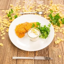 Kentucky csirkemell joghurtos kukoricasalátával Kentucky csirkemell joghurtos kukoricasalátával