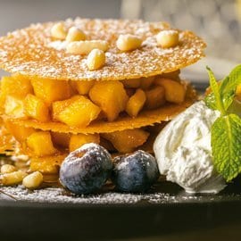 Almás Rétes Chantilly bergamot habbal Almás Rétes Chantilly bergamot habbal