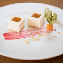 Joghurt-cotta narancsos sütőtök lekvárral.