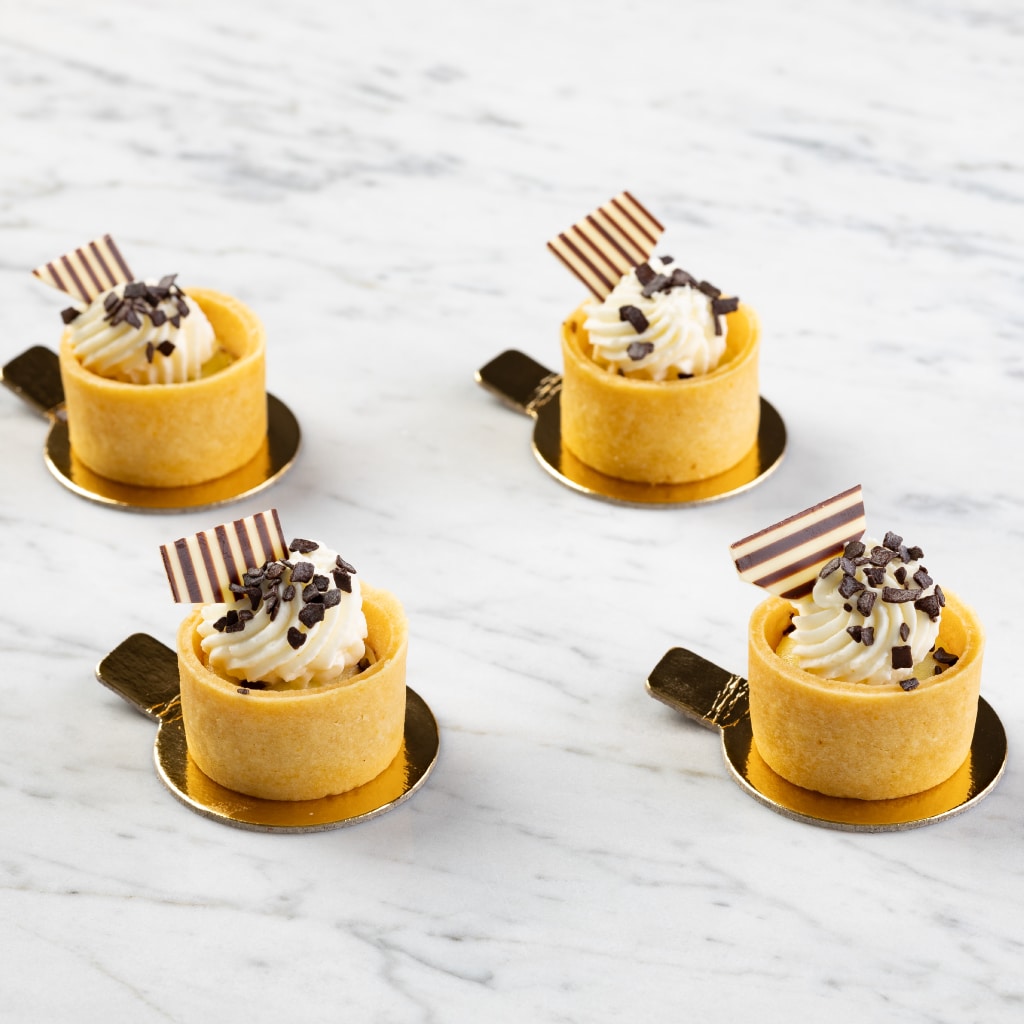 Csokidarabos katalánkrém tésztakosárban