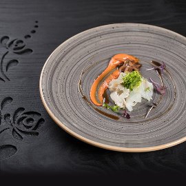 Enyhén füstöl harcsa filé,kakukkfüves chalotte hagymával és paprika krémmel