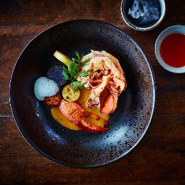 Grillezett homár sárga curry-vel és kókuszhabbal Grillezett homár sárga curry-vel és kókuszhabbal