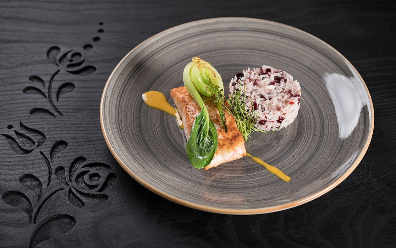 Kókusz kéregben sült lazac filé, vajban pirított pok choy és aszalt vörös áfonyás basmati rizzsel – - Recept Kókusz kéregben sült lazac filé, vajban pirított pok choy és aszalt vörös áfonyás basmati rizzsel – - Recept