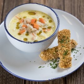 Fehérbab leves, kukoricapelyhes fogassal.