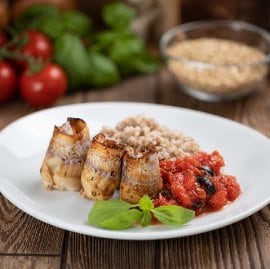 Grillezett haltekercs, hajdinával, olivás-, bazsalikomos paradicsomraguval (11-14 éves korcsoport)