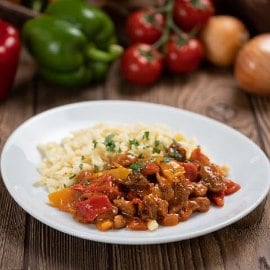 Zöldséges sertésragu tésztával (felnőtt)