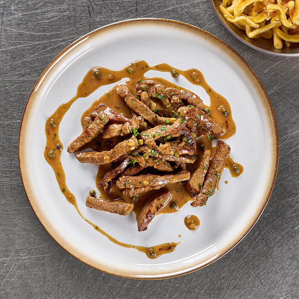 Bélszíncsíkok zöldborsmártással