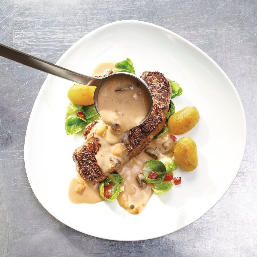 Grillezett hátszín, kelbimbóval és zöldbors mártással