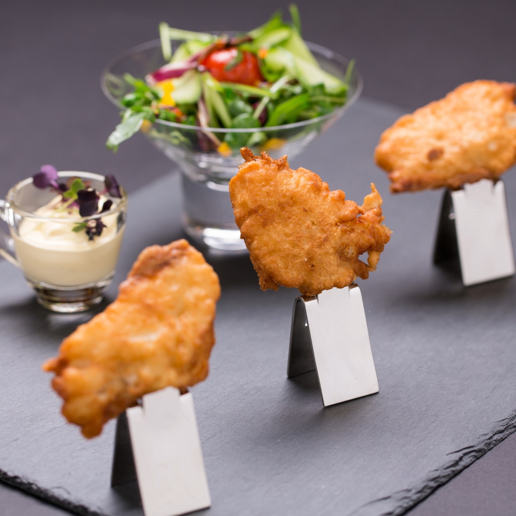 Fogas tempura, meleg salátával