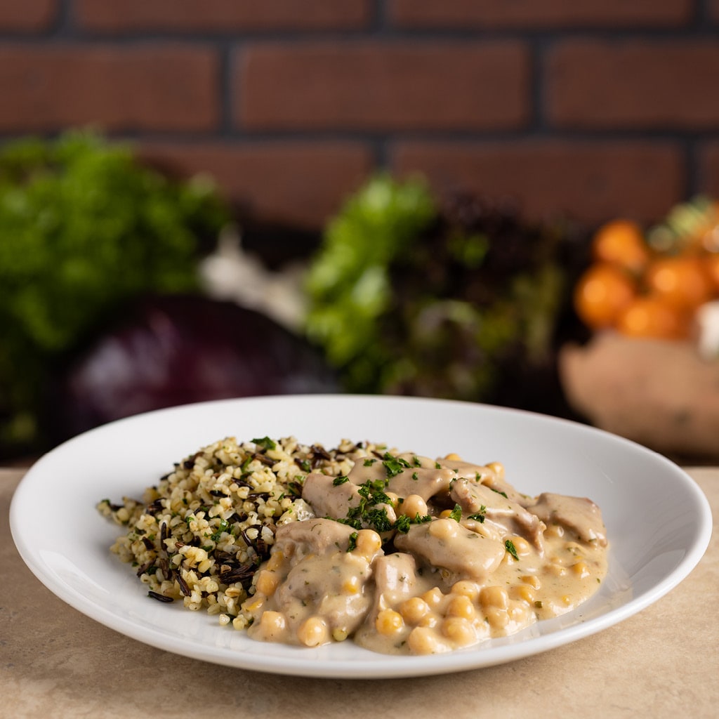 Csicseriborsós pulykatokány zöldfűszeres, vadrizses bulgurral (7-10 éves korcsoport)