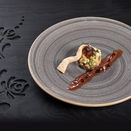 Sajt saláta, szőlő lekvárral és diós roppanóssal