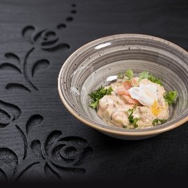 Vörös curry-s ráksaláta, buggyantott fürj tojással Vörös curry-s ráksaláta, buggyantott fürj tojással
