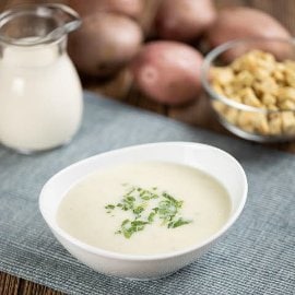 Kakukkfüves burgonyakrémleves zsemlekockával (felnőtt)