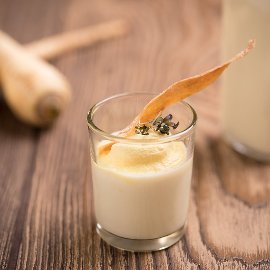 Paszternák krémleves, curry-s tejhabbal