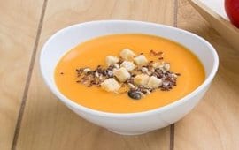 Sütőtök krémleves pirított magokkal és zsemlekockával (felnőtt, sószegény alappal )
