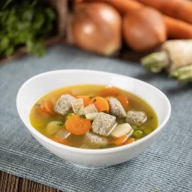 Zöldborsós májgaluska leves (7-10 éves korcsoport)