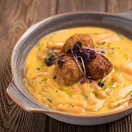 Sárgarépa főzelék szárnyasgombócokkal