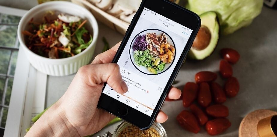 Hogyan használjuk ki a legjobban a közösségi médiát éttermünk sikeréért?